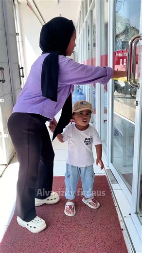 Alvarizky jajan ice cream ke supermarket pake sepedah #shorts