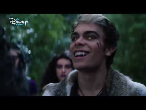Zombies vs. Descendants 2: Unleash the villains! Final moment of the rivals.