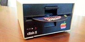 40年前のApple Disk Ⅱ型のディスクドライブが可愛くて実用的で欲しくなる