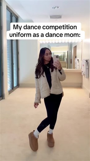 Comfy & warm is the way to go for comp days! #ootd #outfit #dancemoms #dancecompetition #whatiwore