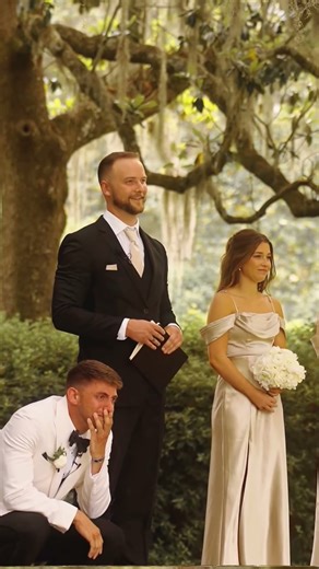 The way he looks at her... priceless❤️🥰#wedding #brideandgroom #love #cry #sweet