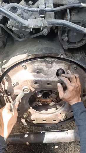 Adjusting pressure plate finger clearance | BOSS JAMES Mechanic