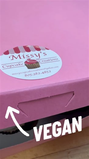 Cupcake, donuts, cakes & more on Instagram: "Vegan Cupcakes are always a hit! Raspberry Cookies n Cream Lemon Funfetti #vegancupcakes #venturavegan#cupcakes#missys_cupcakes #venturadesserts"