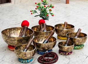 7 Chakra Full Moon Singing Bowl Set: Tibetan Sound Healing & Meditation - Etsy