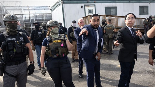 US senator gassed by ICE at detention center protest