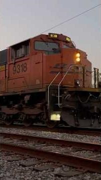 Caught BNSF 9318 leads H-TEAEGW while idles on the BNSF Houston waiting for a fresh crew
