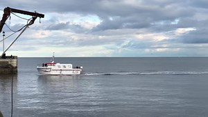 Welcome to the harbour... A brand new addition to the fleet at Bridlington harbour is the new vessel Dylharris which arrived this afternoon. This wonderful video shows skipper and owner Ben Woolford navigating his new potting boat in to the harbour after bringing the boat up the coast from Immingham on the River Humber. The full story and further pictures will be featured in the November edition of the Bridlington ECHO... where our community matters. Video from Echo correspondent Aled Jones. Cop