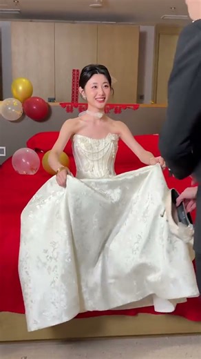I can't stop laughing!! The bride is hilarious! #bride #dress #wedding