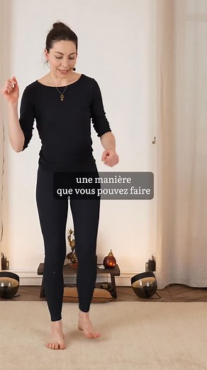 Un nouvel exercice pour travailler votre équilibre ! Très simple en apparence, très efficace en réalité… et très modulable si vous le trouvez trop facile 😁 Bonne exploration !! | Yoga Laboratorium