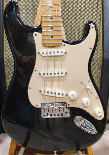 Fender American Standard Stratocaster with Maple Fretboard 2004 Black | Reverb