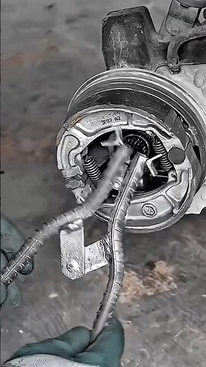 Brake Shoe Removal Work Tool Using Brake Spring Pliers #worktool