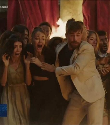 O feminicídio é um dos crimes que mais crescem em todo o mundo. No Brasil, pelo menos 3,8 mil mulheres foram vítimas de violência no último ano: 1.100 morreram. A violência contra a mulher está entre os temas centrais da nova novela da RECORD, 'Chamas do Destino', que estreia na próxima segunda-feira (5). 👉 Veja essa e outras notícias do #JornalDaRecord em R7.com/JornalDaRecord #JR24H