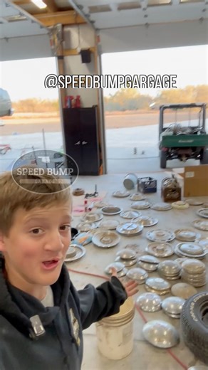 478K views · 10K reactions | HUBCAPS! Part 3 Hotrod Estate Auction #auction #vintage #antiques #hubcaps #picker #rustygold #flatheadv8 #hotrod GrowJack Outdoors | Speed Bump Garage | Facebook