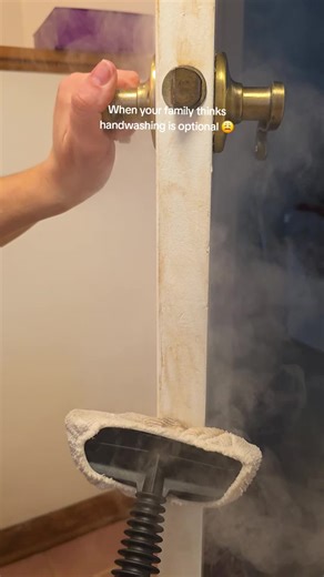 I don’t even want to talk about how long this was here 😭 Apparently washing hands in my house is optional… because WHY did steam lift this so easily?! This is exactly why I love steam cleaning. No harsh chemicals, no scrubbing until your arms fall off — just heat doing all the work. I literally held it there and watched the grime disappear. I use this on door frames, baseboards, grout, bathrooms, high-touch areas… basically all the spots that look clean but absolutely are not. If you’re a busy 