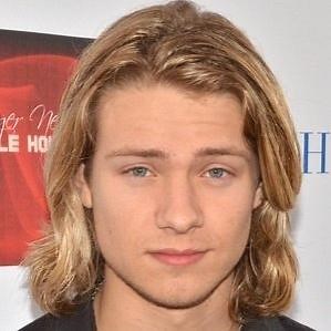 Andy Favreau – Age, Bio, Personal Life, Family & Stats | CelebsAges