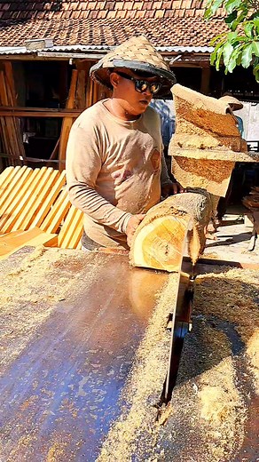 1.5K views · 71 reactions | Membelah kayu ukuran panjang #tutorial #serkel #kayujati #mesindiesel #furniture #wood #woodworking | Jaya Mustika Braja Musti | Facebook