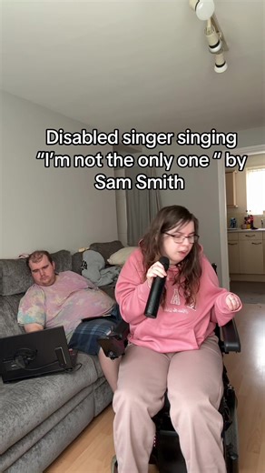 Disabled Singer Performs 'I'm Not the Only One'