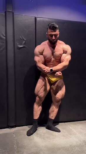 So far this off season @mo7ameed97_ifbbpro has improved every previously lacking body part. Back density and size on a hole new level. #classicpro #improvemetseason | Patrick Tuor