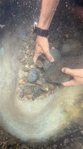 King gold mine Highbanking For GOLD At The RICHEST Spot On The River..