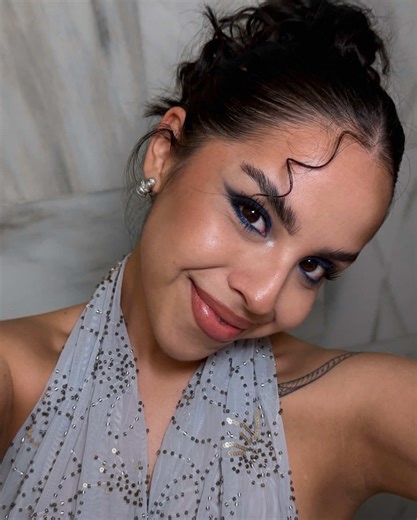 Flow 2000 💅🏼✨ recreando un look real de los 2000, el de mi fabulosa madre! Que suerte tengo de tener un ejemplo de mujer con tanta actitud y tan bella!❤️ #grwm