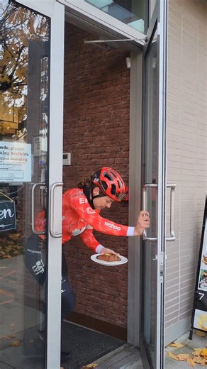 Alison Jackson on Instagram: "Precious cargo here - I would lay down my life for this layered goodness. . @lasaisondepatisserie @vancouvercroissantcrawl . #croissant #croissantlover #rideforthegoods #bikes #bestday #AJsCroissantCrawl #annual #willrideforpastries"