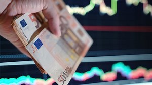 Stock Market Crash Bankruptcy Financial Crisis Stock Footage Video (100% Royalty-free) 1053783869 | Shutterstock