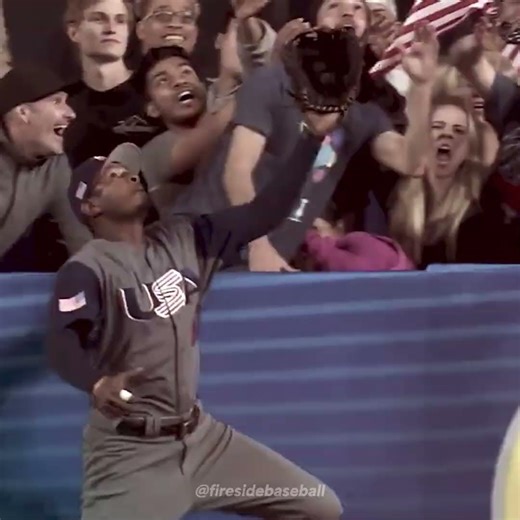 When Adam Jones made this UNREAL CATCH in the WBC and SAVED Team USA🤯#TeamUSA #baseball