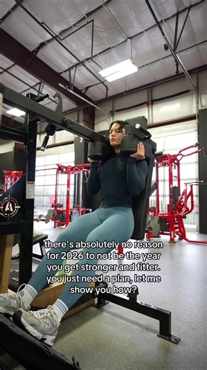 your new 6 week strength program starts MONDAY #glutegrowth #strengthtrainingforwomen #strengthandconditioning #workouttipsforwomen #gymgirl