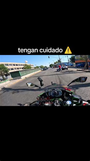 accidente biker😥 #sigueme #reel #motovlog #fyp #biker #bikersoftiktok #viralditiktok #observacionesdiarias #teambiker #motos #bikers #motovlogger #cdmx #pyf #viral #viraltiktok #reels #reelsfypシ #motoblogger
