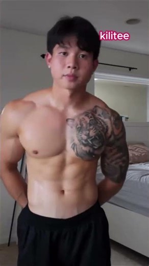 Caleb Murai shirtless flexing gains after 8hrs sleep 😴💪🔥 #kilitee