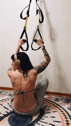 Heather Watts on Instagram: "Happy Monday!!! New Week & New Possibilities!! Let’s Go 💪 comment 👉 strong for a link to my basic strength training program that can be done from home! My links are also up in my bio 💪👍 #80s #80smusic #80srock #80ssongs #80splaylist #80skid"