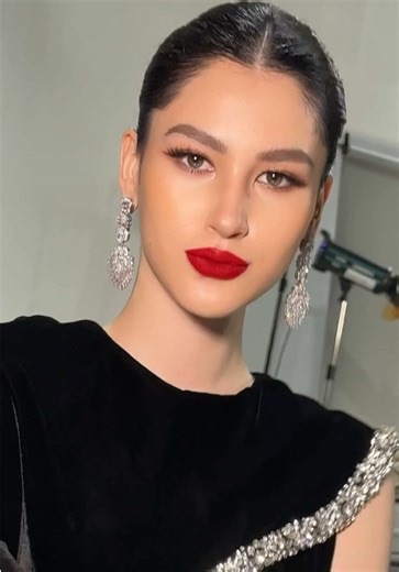 Valenciani Makeup Layout