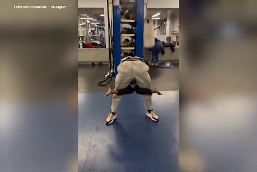 Video shows the most incredible contortionist move in a gym