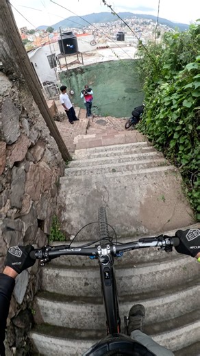 165K views · 1.3K reactions | Uff, ese POV ‍  IG: Santideavilag estrenando el nuevo lente Ultra Gran Angular de la #GoProHERO13 #GoPro #GoProMX #MTB #GoProBike #Bici #Bike | GoPro | Facebook