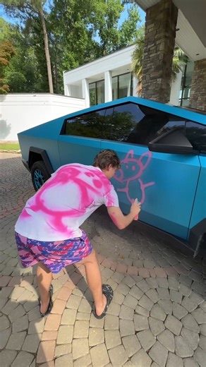 Spray Paint Challenge!!🎨 | SM