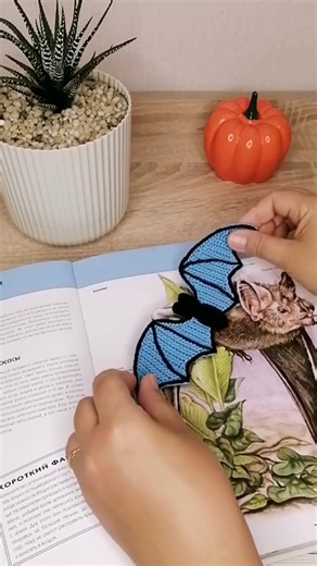 🦇 Feeling a bit batty this season? Perfect! Because this crochet pattern is all about spreading your creative wings. 💫 Whether it’s a spooky-cute Halloween vibe or just a little gothic flair, these mini bats are ready to swoop into your projects — as decor, toy wings, appliques, or even bookmarks for your midnight reads. 📖✨ Fast, fun, and full of character — this pattern is a tiny adventure in every stitch. So grab your yarn, summon your inner night creature, and let’s get winging it! 🖤 Patt