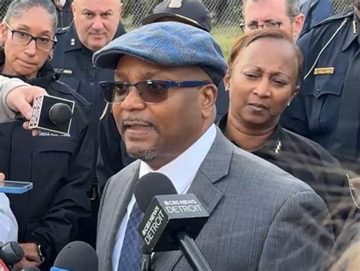 Off-duty Detroit police officer killed after shooting at 2 on-duty officers