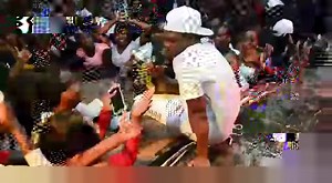 This is the reason Ruff Kid deserves honors. See the love and homage he gets when on stage. Download one of his hit songs featuring late PJAY titled Nikamisiya using link https://www.zedgossip.net/song-of-the-day-ruff-kid-ft-pjay-nikamisiya/ | ZED GOSSIP