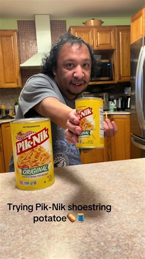 Trying Pik-Nik shoestring potatoes 🥔 🧵 #tiktokcreatorsearchinsightsincentive #fyp #nordeste #newyears #verão
