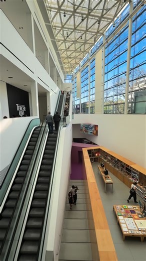 ¡Miércoles en Malba! 🌸💕 Día de entrada gratis para estudiantes, docentes y jubilados y a mitad de precio para público general. Los esperamos hasta las 20:00 con cinco exposiciones imperdibles: Liliana Porter. Travesía Carrie Bencardino. El desentierro del diablo Ulises Beisso. Mi mundo privado Luis Felipe Noé. Homenaje Tercer ojo. Colección Costantini en Malba. 🙌🏻 Visitas guiadas Tercer ojo → 16:00. Liliana Porter. Travesía → 17:00. Incluida con el ticket de ingreso al museo, no requiere ins