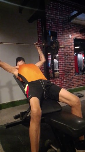 Monday 06.04.26 the incline bench press for chest workout with rod bar