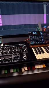 My beloved Roland SH-1000 is back from the service. 🔧 Fully recapped, CV, Gate and Filter mods installed, so I could now sequence it 🎛️💥 @dreadbox.synthesizers Rain Drops for delay 😎🙌 | Audiotent