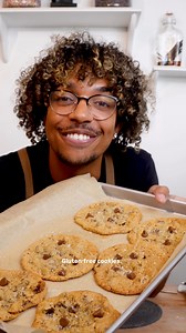 I finally created THE BEST GLUTEN FREE CHOCOLATE CHIP COOKIES🤤🤤So many people were asking for gf recipes and I wanted to start with a classic chocolate chip cookie but it had to be right! It took me a LOT of ingredients and time but the results are so worth it. These cookies are crispy, gooey and super easy, no one will know it’s gluten free! Comment “RECIPE” to get full written instructions and ingredients straight to your dm or click link in bio🙌🏾 | Everything Just Baked