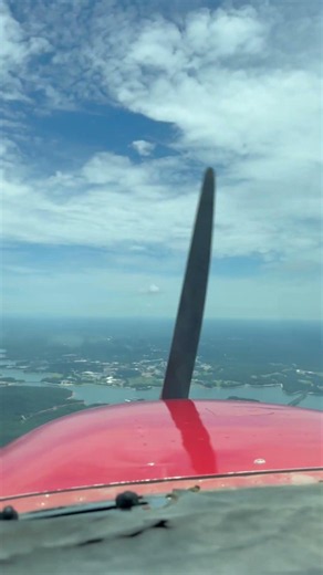 Why go to ice cream in town when you can fly to one #cessna172 #aviation #pilot