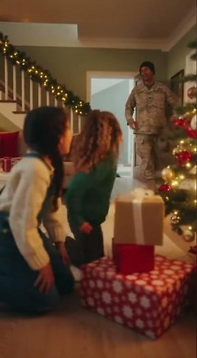 Soldier Father’s Heart-Touching Christmas Homecoming Surprise 🎁❤️#emotionalvideo#soldiersurprise
