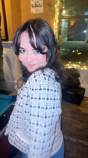 gabi belle on Instagram: "i am rectangular forever 💚"