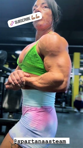 Insane Female Bodybuilder Muscle Showcase! 💪