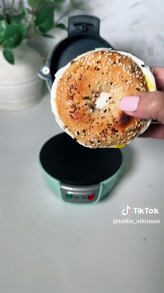 Delicious Everything Bagel Breakfast Sandwich Recipe