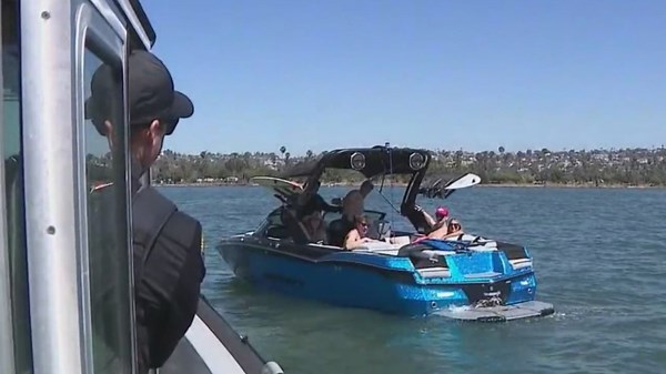 San Diego Police step up spring break boat patrols as crowds build on bay