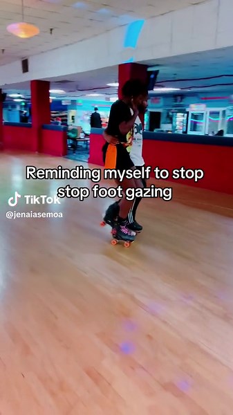 The struggle not to look down or at your feet whilst roller skating is real, no matter what level of your journey you’re in. Posture is everything in skating and constantly challenging me to self-correct. roller skate black girl drills roller skate dance black people indoor rollerskate drills roller skate choreography 70s roller skate tricks black people roller skate choreography tutorial roller skate black community jam skating skatehumor